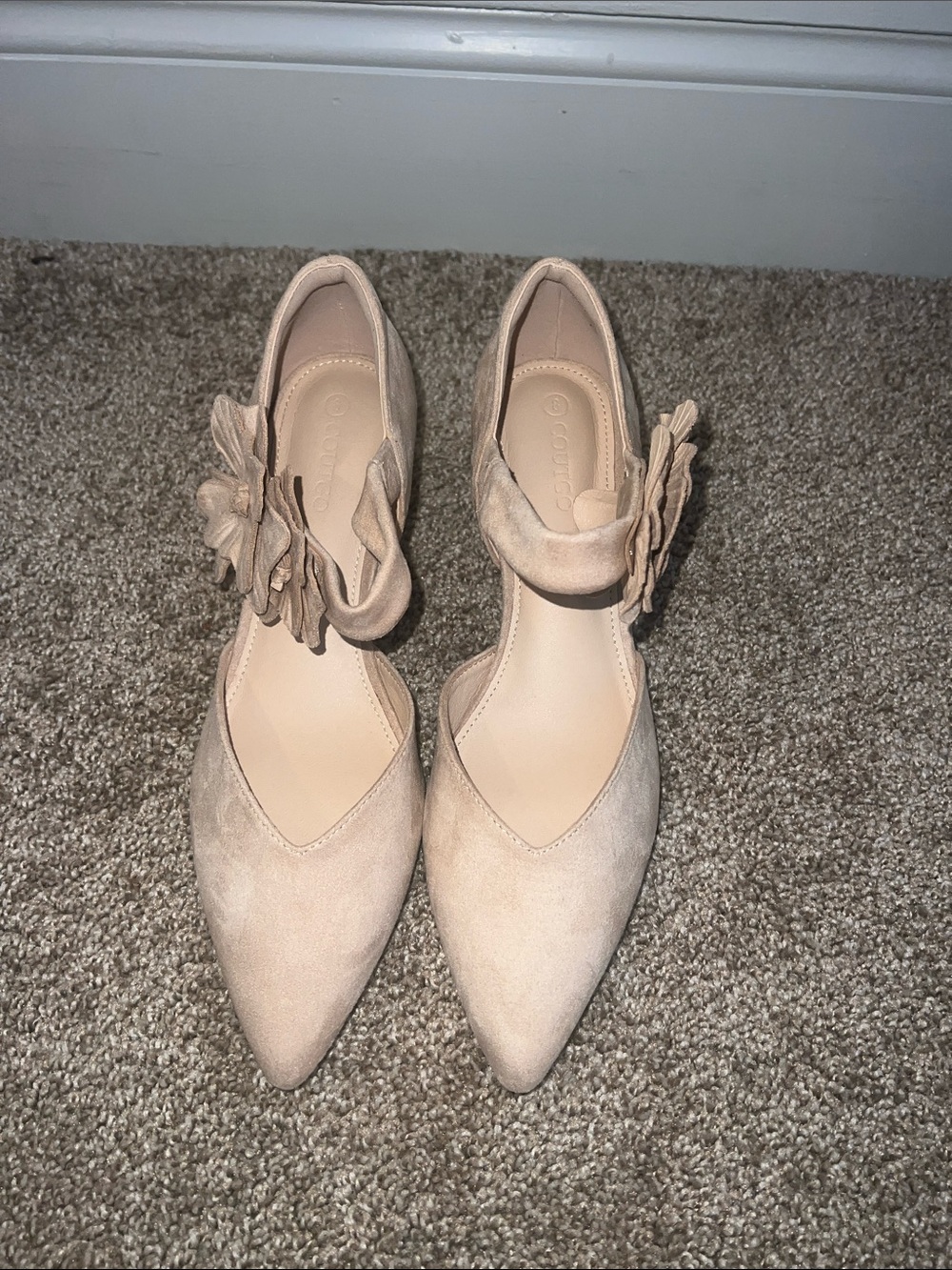 Coutgo Womens Suede Low Kitten Heel